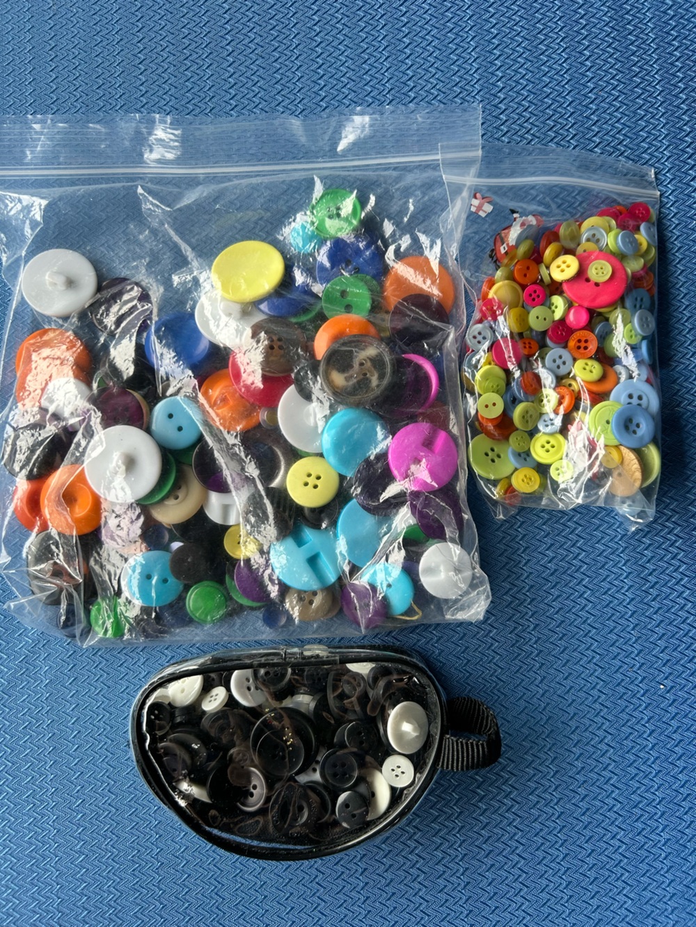 💥 2 for 12 or 4 for 20 💥  Lot of Buttons- As Is